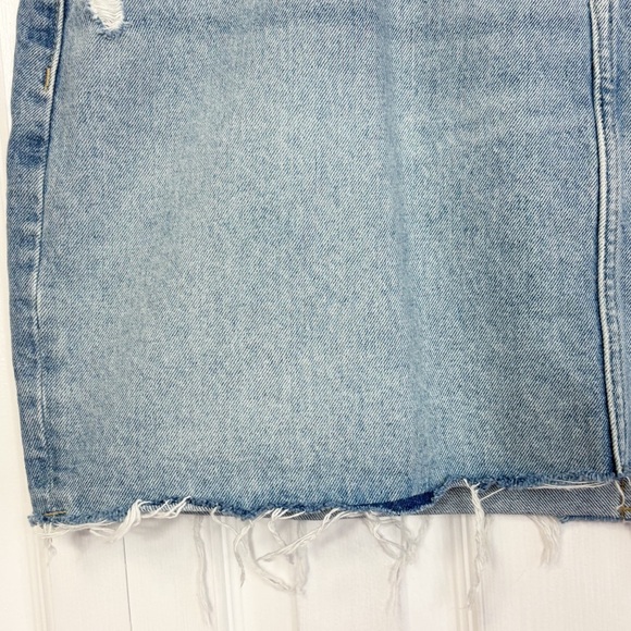 Old Navy Light Wash Blue Denim Distressed Mid-Rise Mini Jean Skirt 20 - Picture 6 of 16
